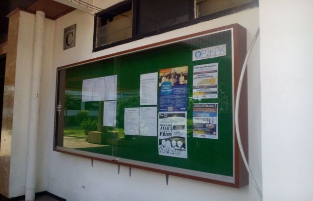Papan informasi P2KPK di lingkungan kampus Uniga