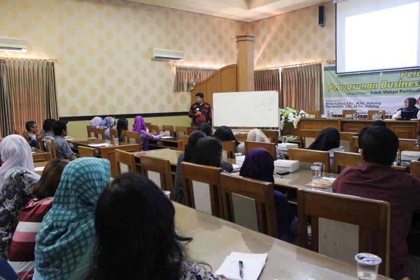 Workshop Siap Berwirausaha dan Business Plan P2KPK Uniga